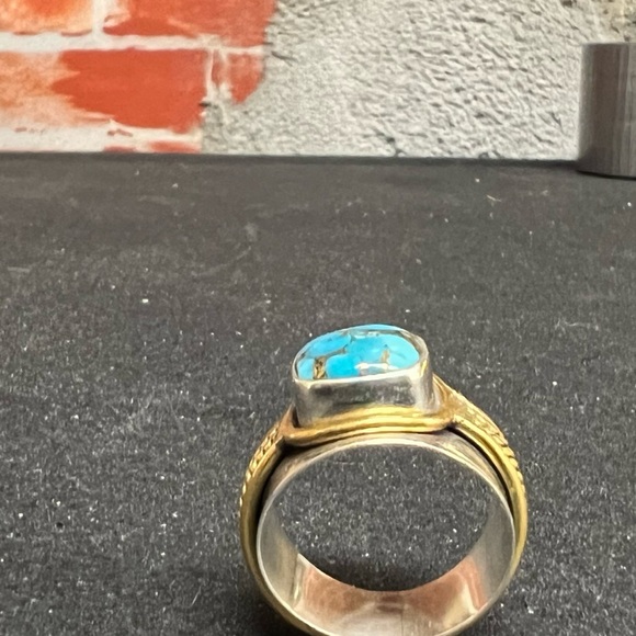 Turquoise and Sterling Silver ring - Picture 2 of 6